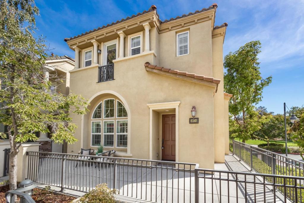 4674 Torrey Pines Circle