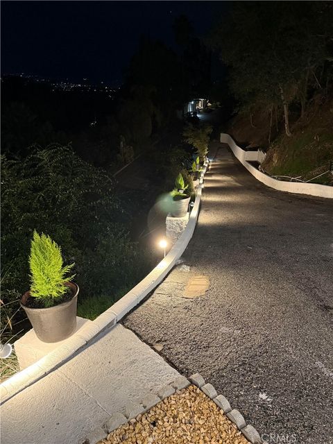 981 Glen Oaks Pasadena CA 91105