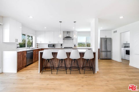 Photo of 6426 Ellenview Avenue, West Hills, CA 91307 (MLS # 26102111)