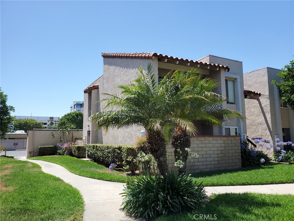 700 W La Veta Avenue F2