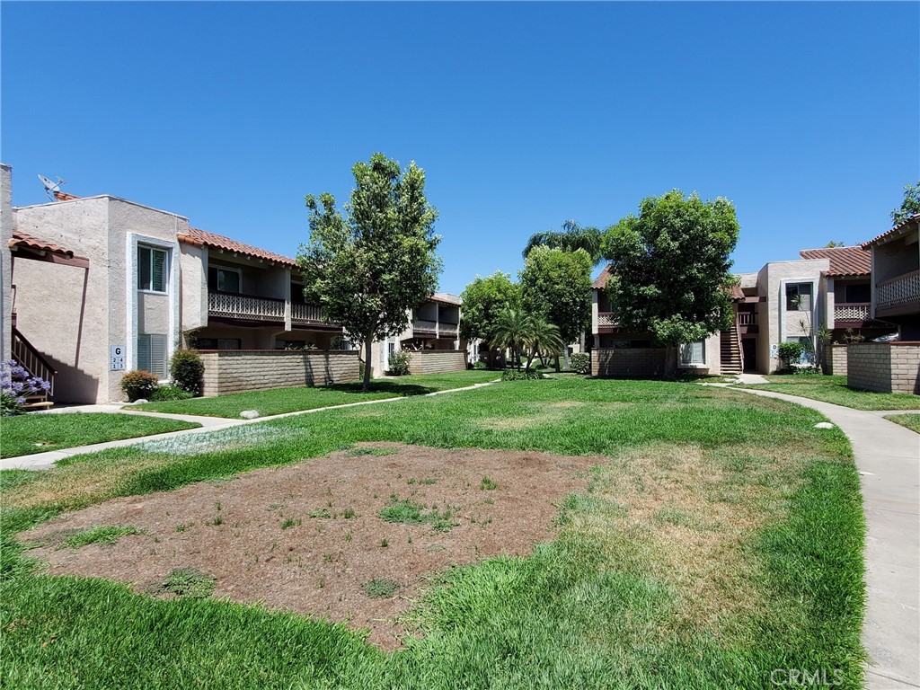 700 W La Veta Avenue F2