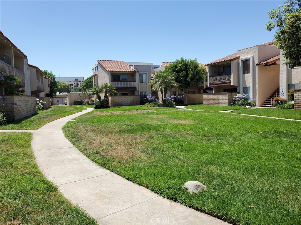 700 W La Veta Avenue F2
