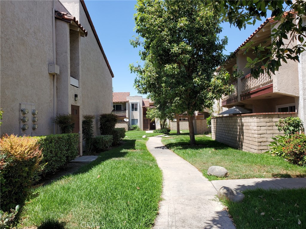 700 W La Veta Avenue F2