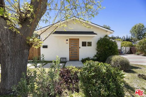 Tiny photo for 19014 Bessemer St, Tarzana, CA 91335 (MLS # 26675063)
