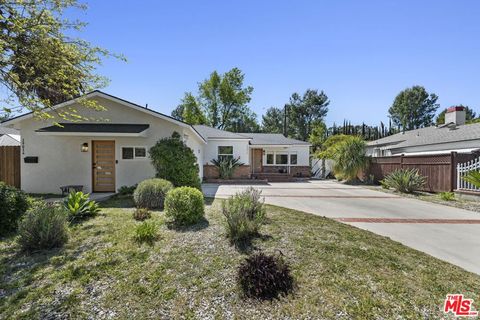Tiny photo for 19014 Bessemer St, Tarzana, CA 91335 (MLS # 26675063)