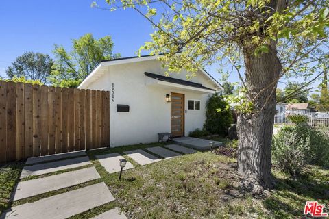 Tiny photo for 19014 Bessemer St, Tarzana, CA 91335 (MLS # 26675063)