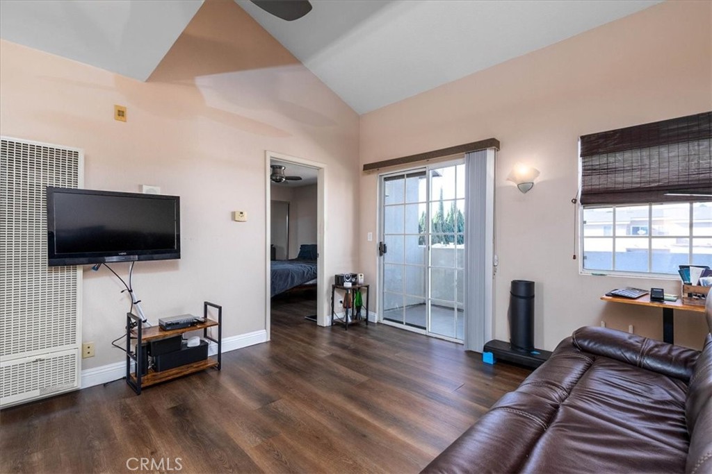 Welcome to 1201 Belmont, a bright and efficient 2-bedroom, 2-bath condo in the heart of Long Beach! This top-floor home makes the most of every square foot, offering an open layout that feels larger than expected. The kitchen features granite countertops, ample cabinetry, and a breakfast bar that opens to the living room perfect for entertaining. Both bathrooms include stylish stonework, while newer flooring adds comfort in the bedrooms and living areas.
Enjoy the convenience of community laundry, one assigned parking space, and low HOA dues. Step out to your private balcony for fresh air and neighborhood views, or take advantage of the building’s great central location, just minutes from shops, restaurants, and the beach.