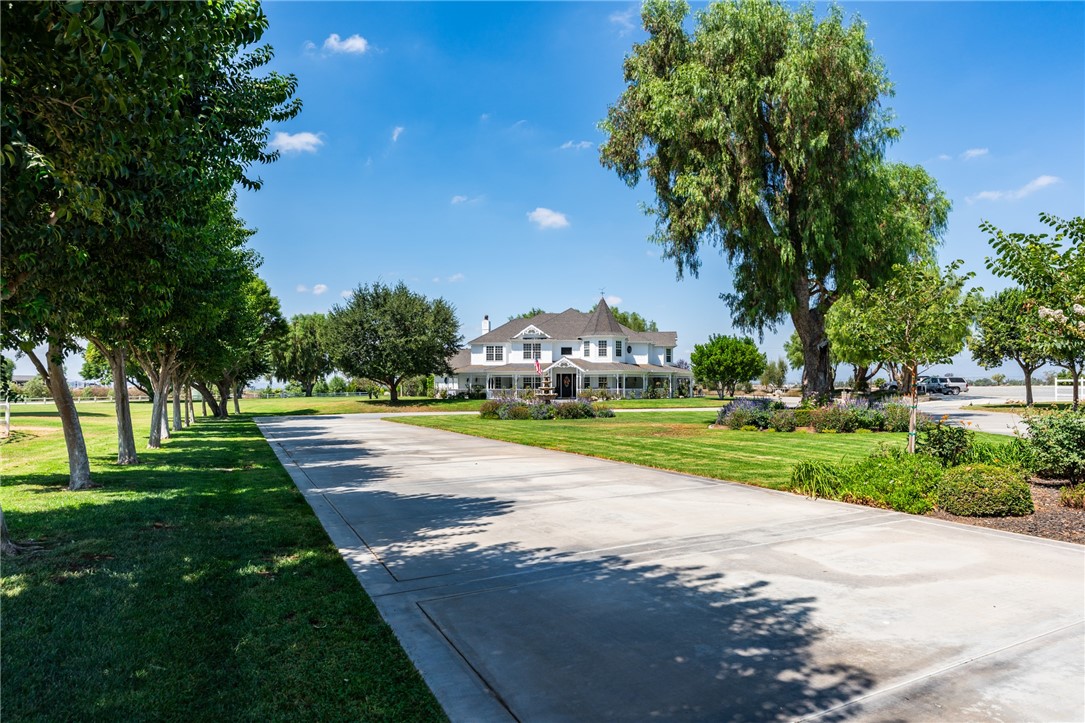 379 North Drive