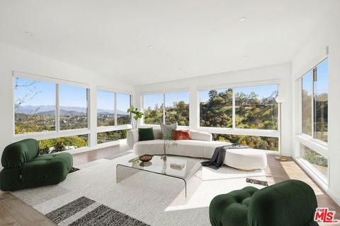 Photo of 2204 Ridgemont Drive, Los Angeles, CA 90046 (MLS # 26636627)