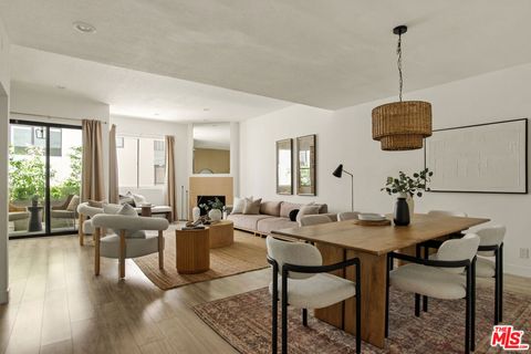 Photo of 839 Larrabee Street #6, West Hollywood, CA 90069 (MLS # 26832331)