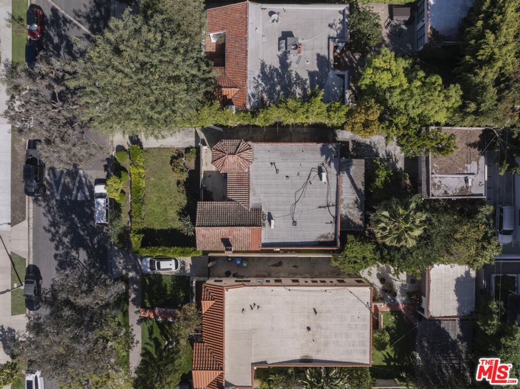 Photo of 424 N Edinburgh Avenue, Los Angeles, CA 90048 (MLS # 26655503)