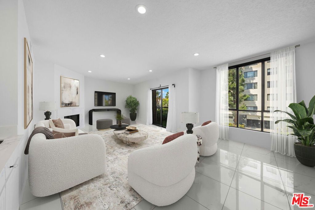 Photo of 4444 Wilshire Boulevard #206, Los Angeles, CA 90010 (MLS # 25609223)