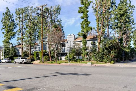 Photo of 15113 Saticoy Street #16, Van Nuys, CA 91405 (MLS # GD26010297)