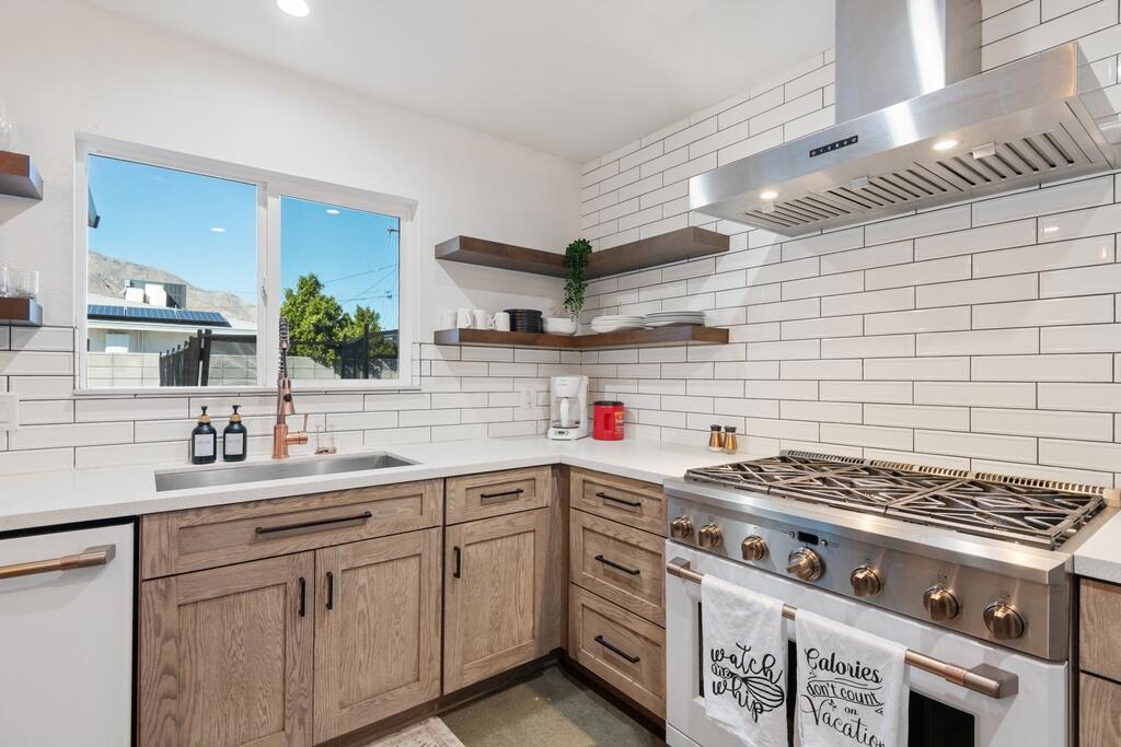 Desert Highland Gateway - Residential