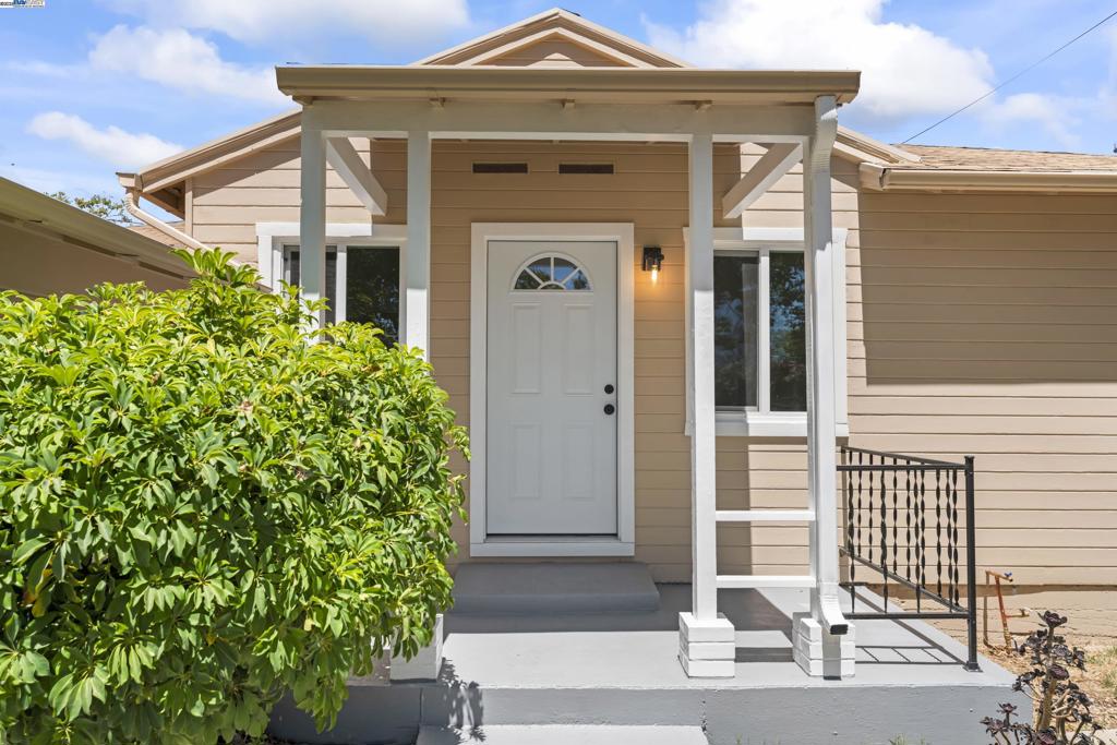 This recently updated 3-bedroom home features a modern kitchen with stainless steel appliances and brand-new shaker cabinets, an open layout, stylish floors, a new tankless water heater, dual pane windows, and great natural light throughout. The spacious backyard is a blank canvas, ready for your personal touch, with raised planter beds and a detached bonus structure for extra storage. You’ve got a 1-car garage and room for two more cars in the driveway. Move-in ready and conveniently located near schools, parks, and with easy access to I-80.