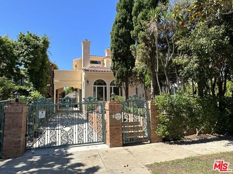 Photo of 623 Palisades Avenue, Santa Monica, CA 90402 (MLS # 26722441)