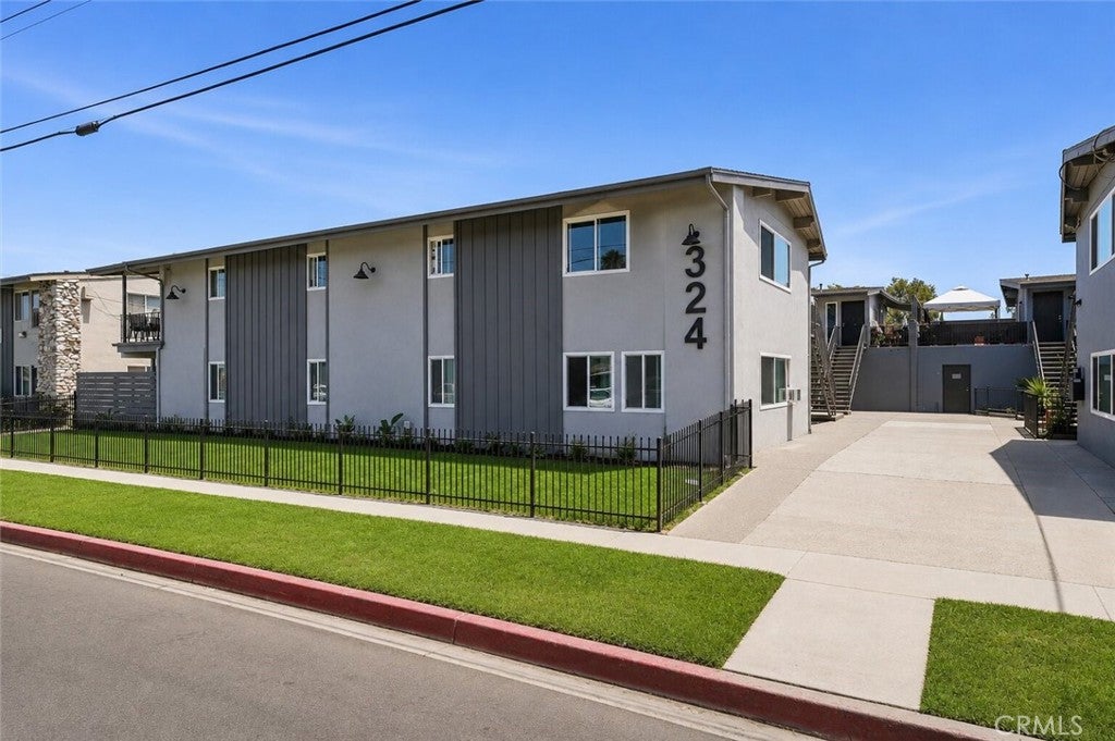 324 E Leatrice Lane