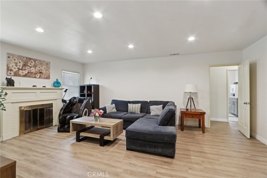 1120 Highland Oaks Drive