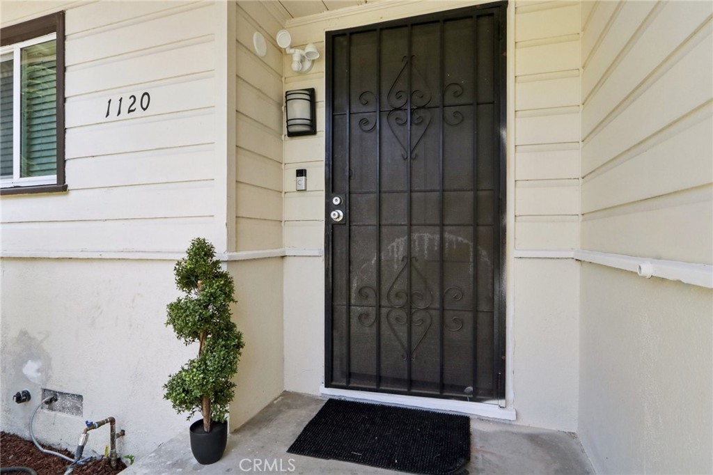 1120 Highland Oaks Drive