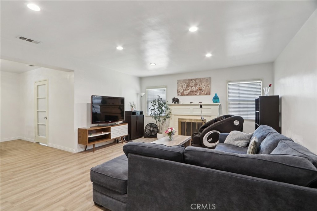 1120 Highland Oaks Drive