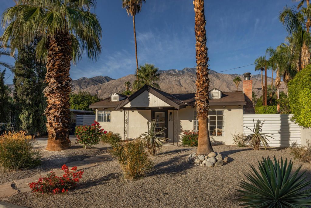 Photo of 527 N Paseo De Anza, Palm Springs, CA 92262 (MLS # 219138227PS)