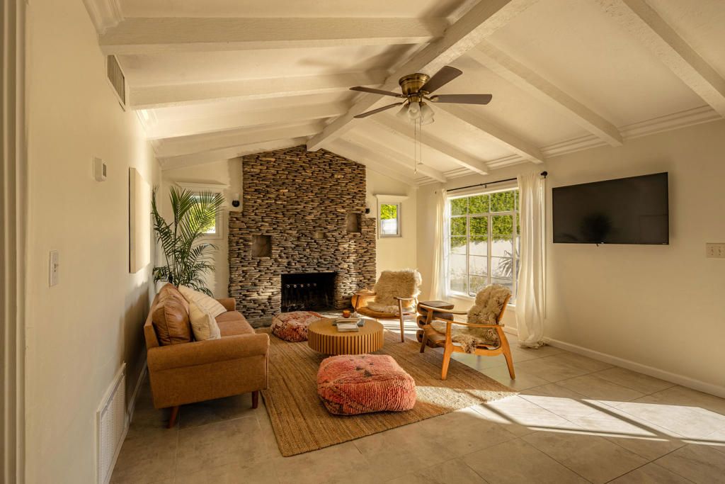 Photo of 527 N Paseo De Anza, Palm Springs, CA 92262 (MLS # 219138227PS)