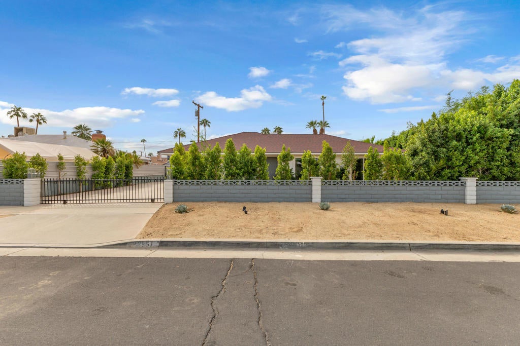 3967 E Sunny Dunes Road