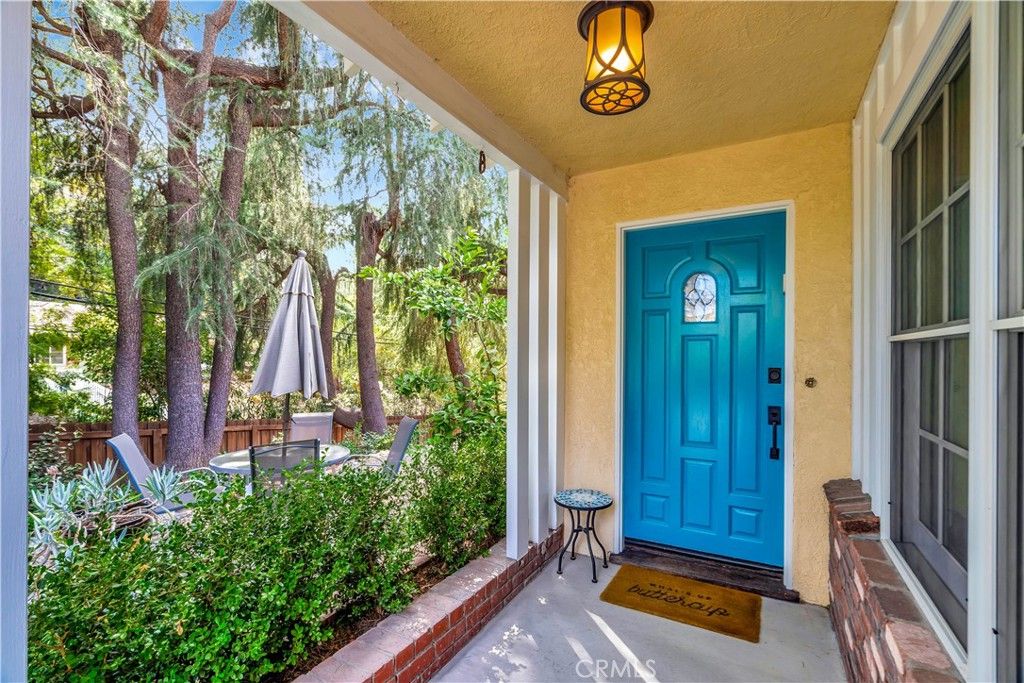 Photo of 19631 Rosita Street, Tarzana, CA 91356 (MLS # SR26038242)