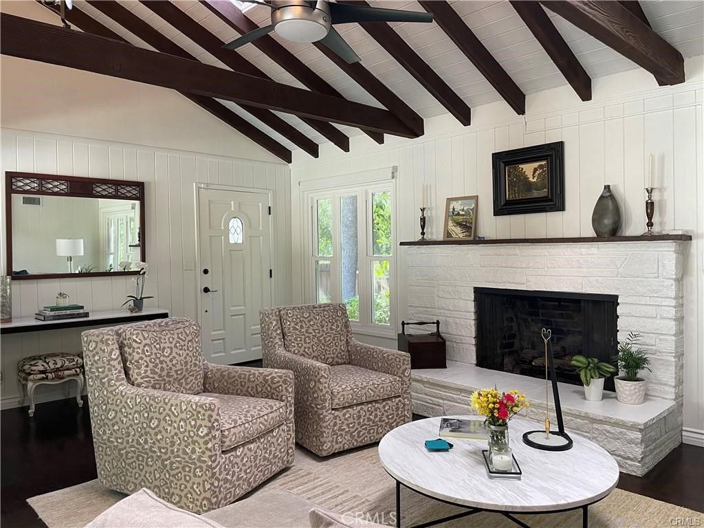 Photo of 19631 Rosita Street, Tarzana, CA 91356 (MLS # SR26038242)