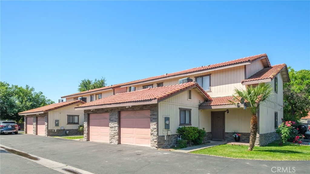 4308 E Woodward