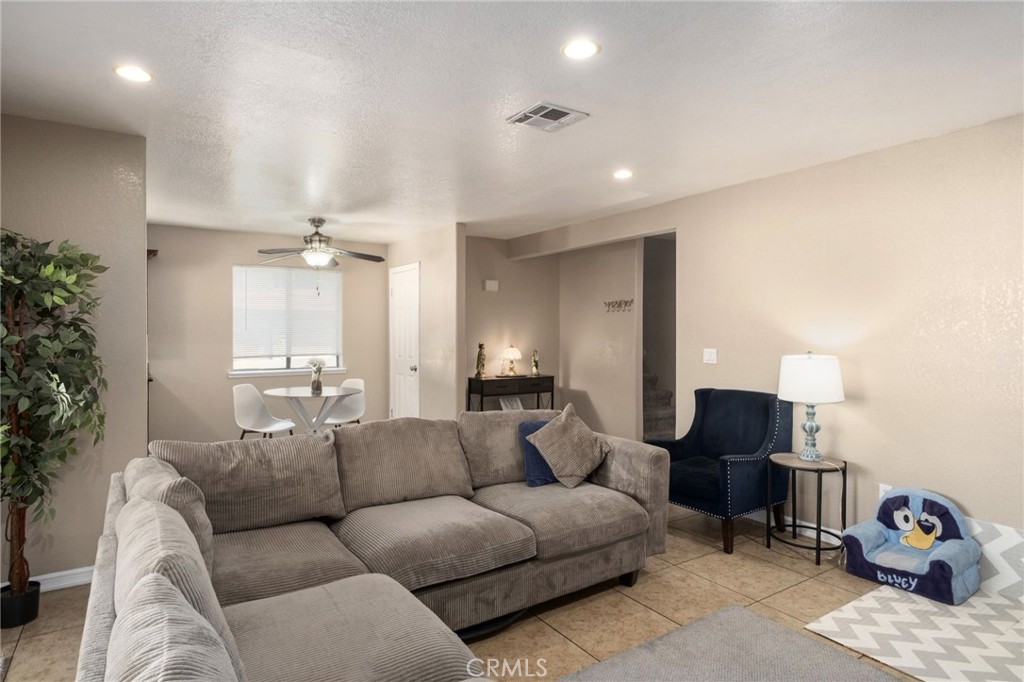 4308 E Woodward