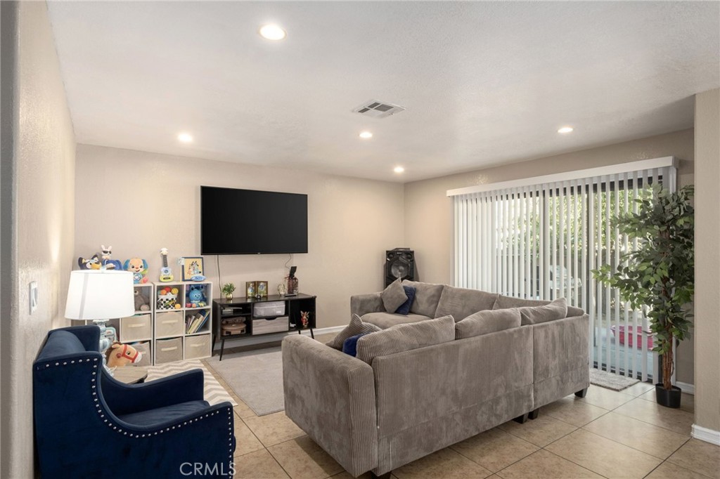 4308 E Woodward