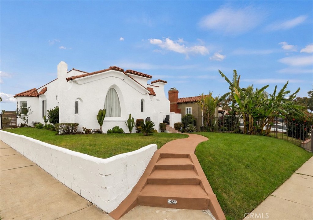 1425 W 79th