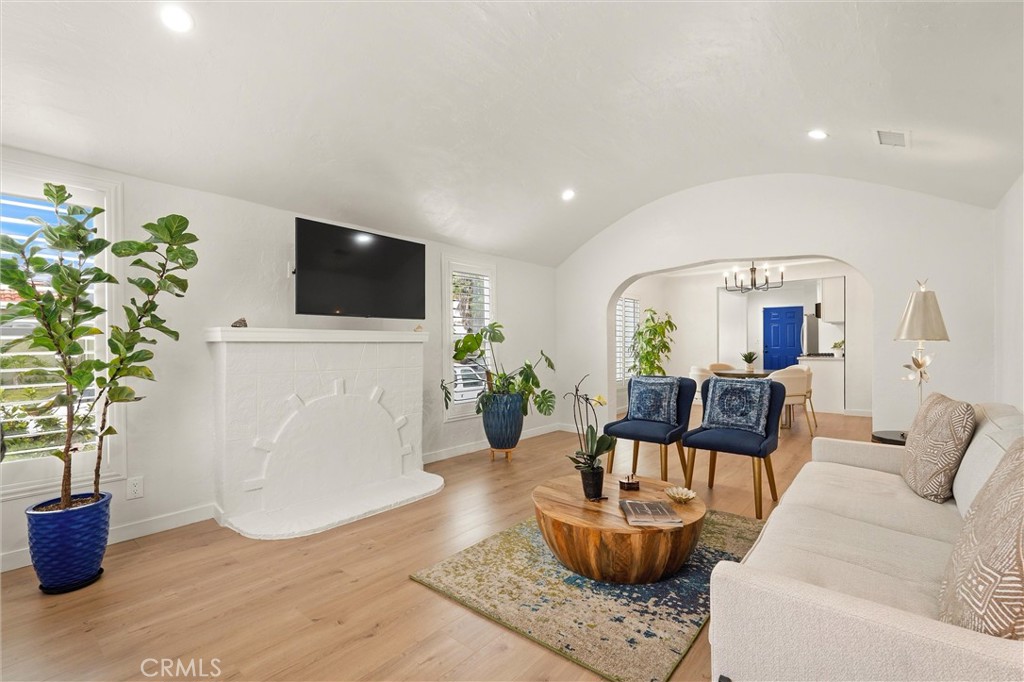 1425 W 79th