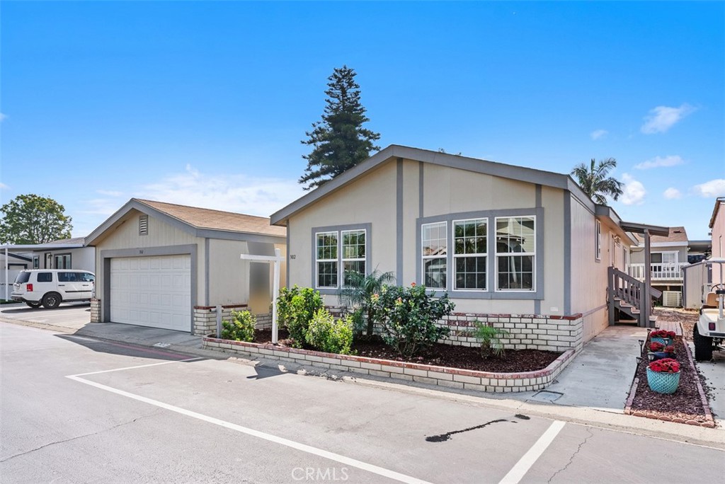 5815 E La Palma E 302