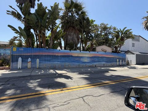 Tiny photo for 261 Highland Dr, Oxnard, CA 93035 (MLS # 26828665)