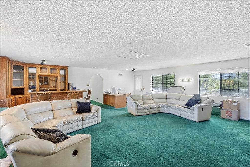 Castaic, California, 91384, United States, 8 Bedrooms Bedrooms, ,5 BathroomsBathrooms,Residential,Active,2052118