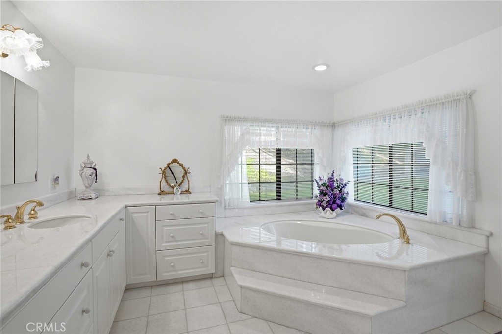 Castaic, California, 91384, United States, 8 Bedrooms Bedrooms, ,5 BathroomsBathrooms,Residential,Active,2052118