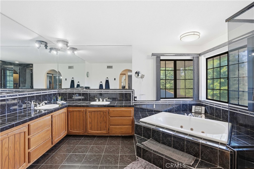Castaic, California, 91384, United States, 8 Bedrooms Bedrooms, ,5 BathroomsBathrooms,Residential,Active,2052118