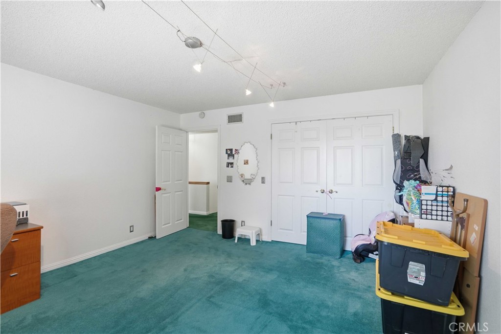 Castaic, California, 91384, United States, 8 Bedrooms Bedrooms, ,5 BathroomsBathrooms,Residential,Active,2052118