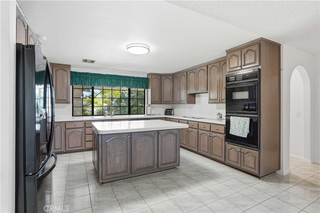 Castaic, California, 91384, United States, 8 Bedrooms Bedrooms, ,5 BathroomsBathrooms,Residential,Active,2052118