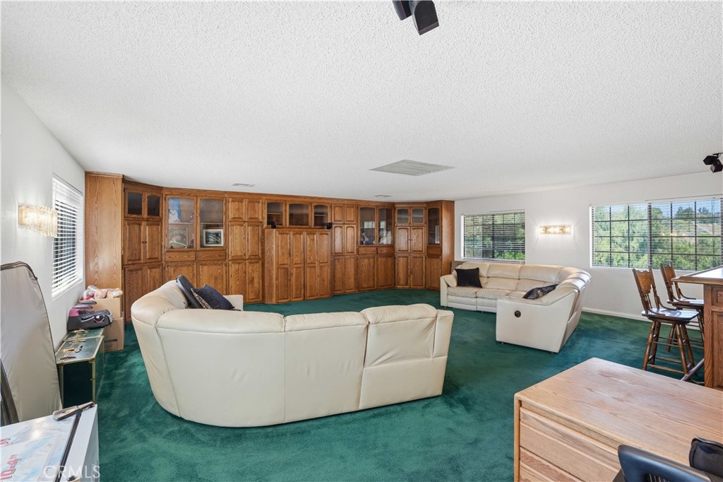 Castaic, California, 91384, United States, 8 Bedrooms Bedrooms, ,5 BathroomsBathrooms,Residential,Active,2052118