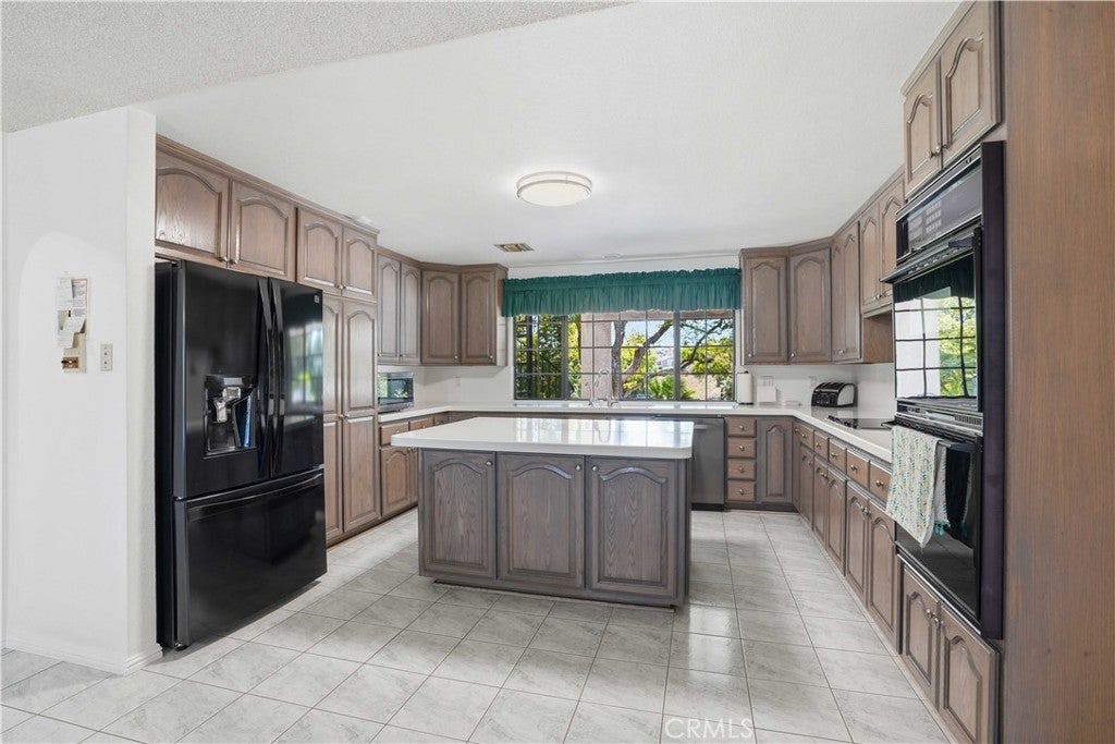 Castaic, California, 91384, United States, 8 Bedrooms Bedrooms, ,5 BathroomsBathrooms,Residential,Active,2052118