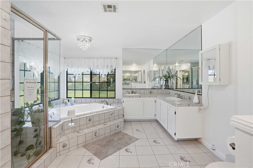 Castaic, California, 91384, United States, 8 Bedrooms Bedrooms, ,5 BathroomsBathrooms,Residential,Active,2052118
