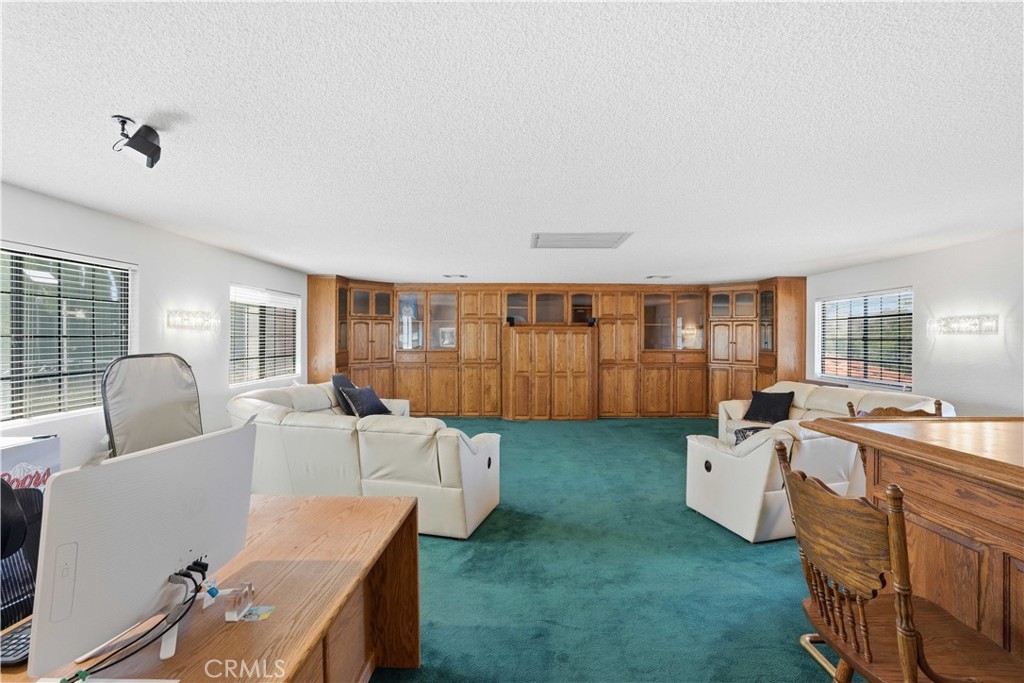 Castaic, California, 91384, United States, 8 Bedrooms Bedrooms, ,5 BathroomsBathrooms,Residential,Active,2052118