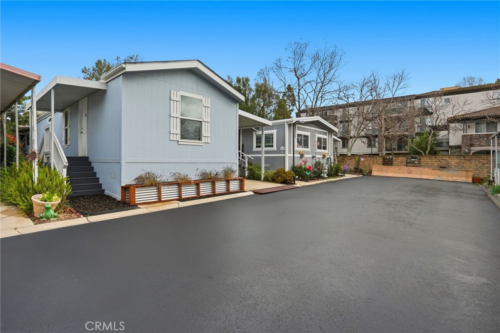 2193 Los Feliz Drive 6