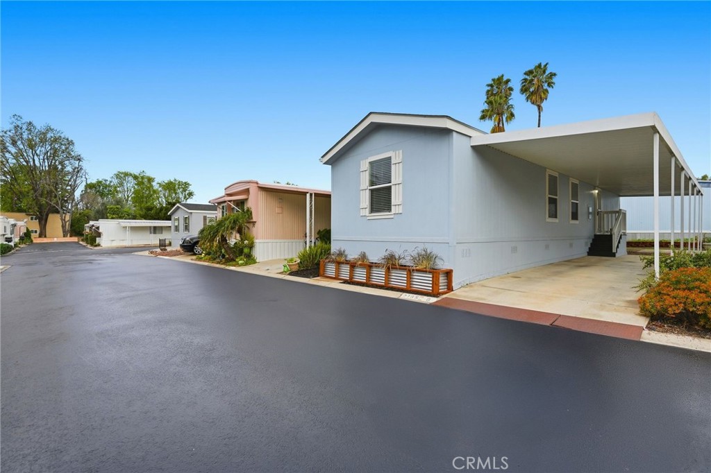 2193 Los Feliz Drive 6