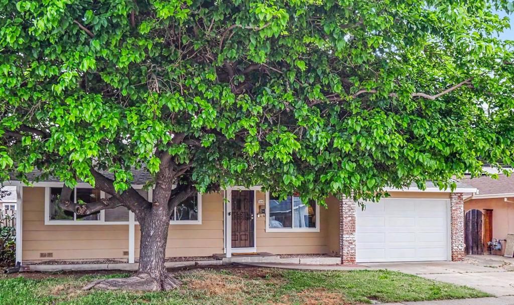 Photo of 5438 Farina Lane, Fremont, CA 94538 (MLS # ML82042185)