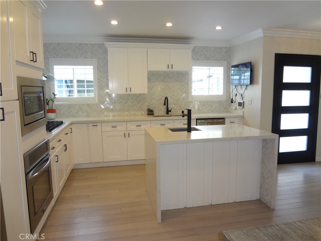 Properties 1 22135 Vanowen Street