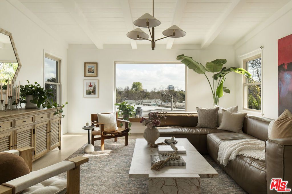 Photo of 3297 Granville Avenue, Los Angeles, CA 90066 (MLS # 26654067)